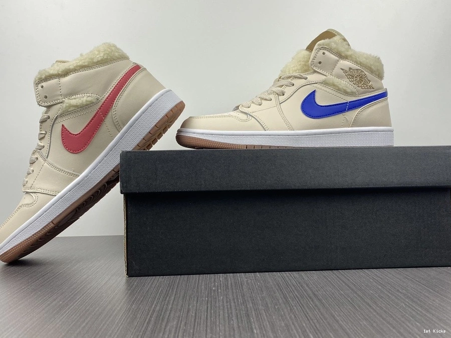 - Fleece (GS) Mid DO2207-264 Jordan White 1 Pearl 0105